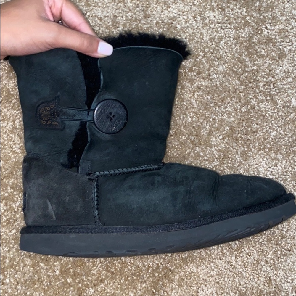 Black ugg boots